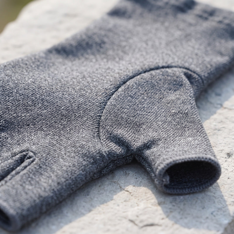 Compression Gloves with Wrist Support and Touchscreen Tips - product view 4 | Buffalo Gears